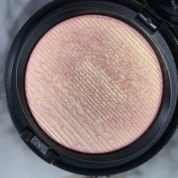 BEAMING BLUSH Extra Dimension Skinfinish MAC Highlighter - Picture 5 of 17